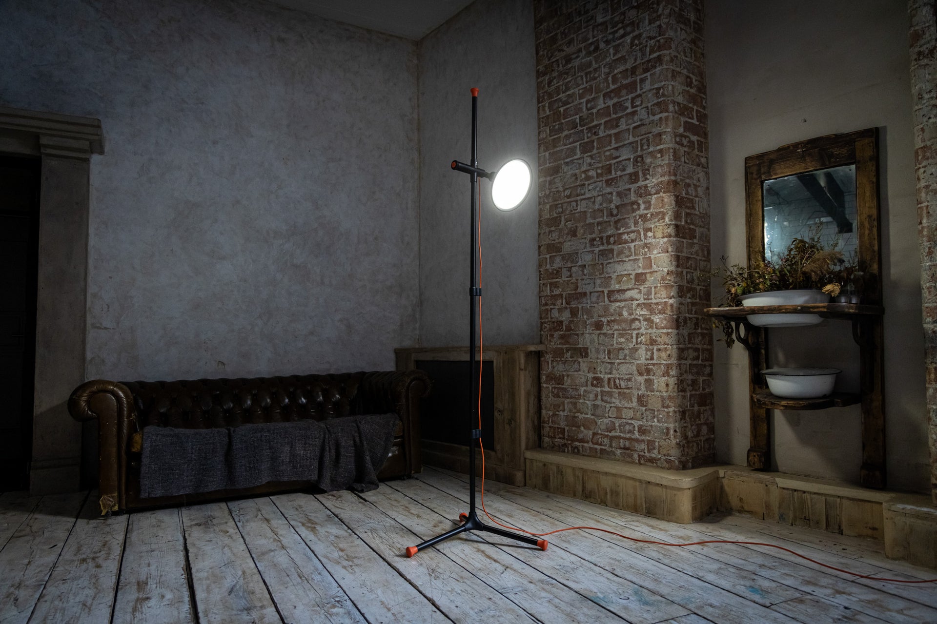 daylight-artist-studio-2-tischlampe-led-tageslicht-dimmbar image 1