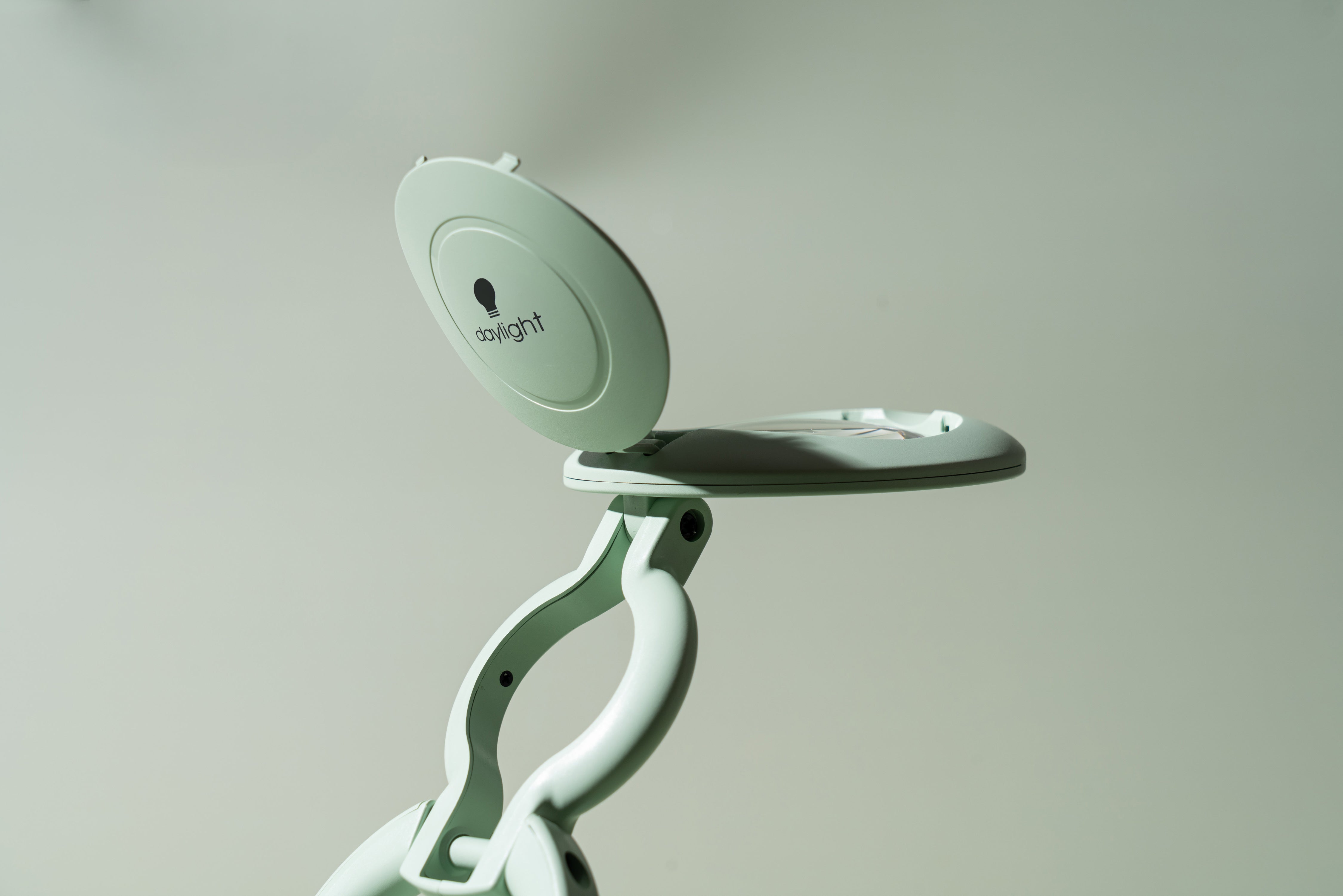 daylight-yoyo-lupe-salbeigr-n-3-fach-mit-led image 4