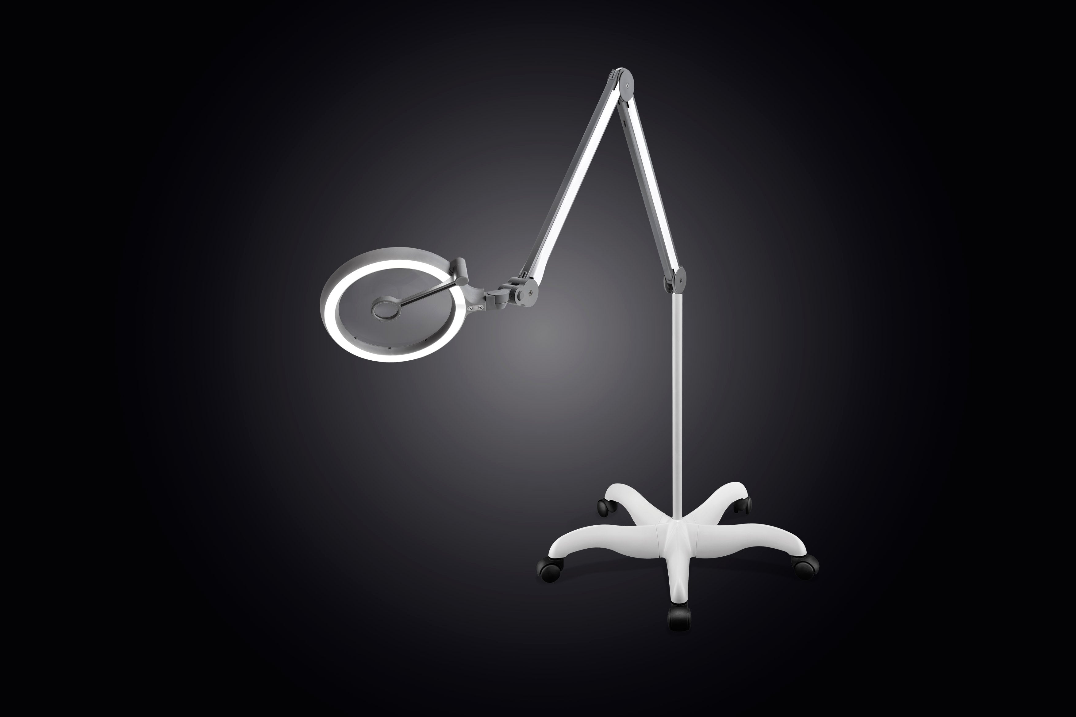 daylight-iq-lupenlampe-mit-bodenstativ-tageslicht image 2