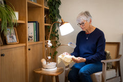 daylight-anita-tischlampe-mit-lupe-6000k-dimmbar image 2