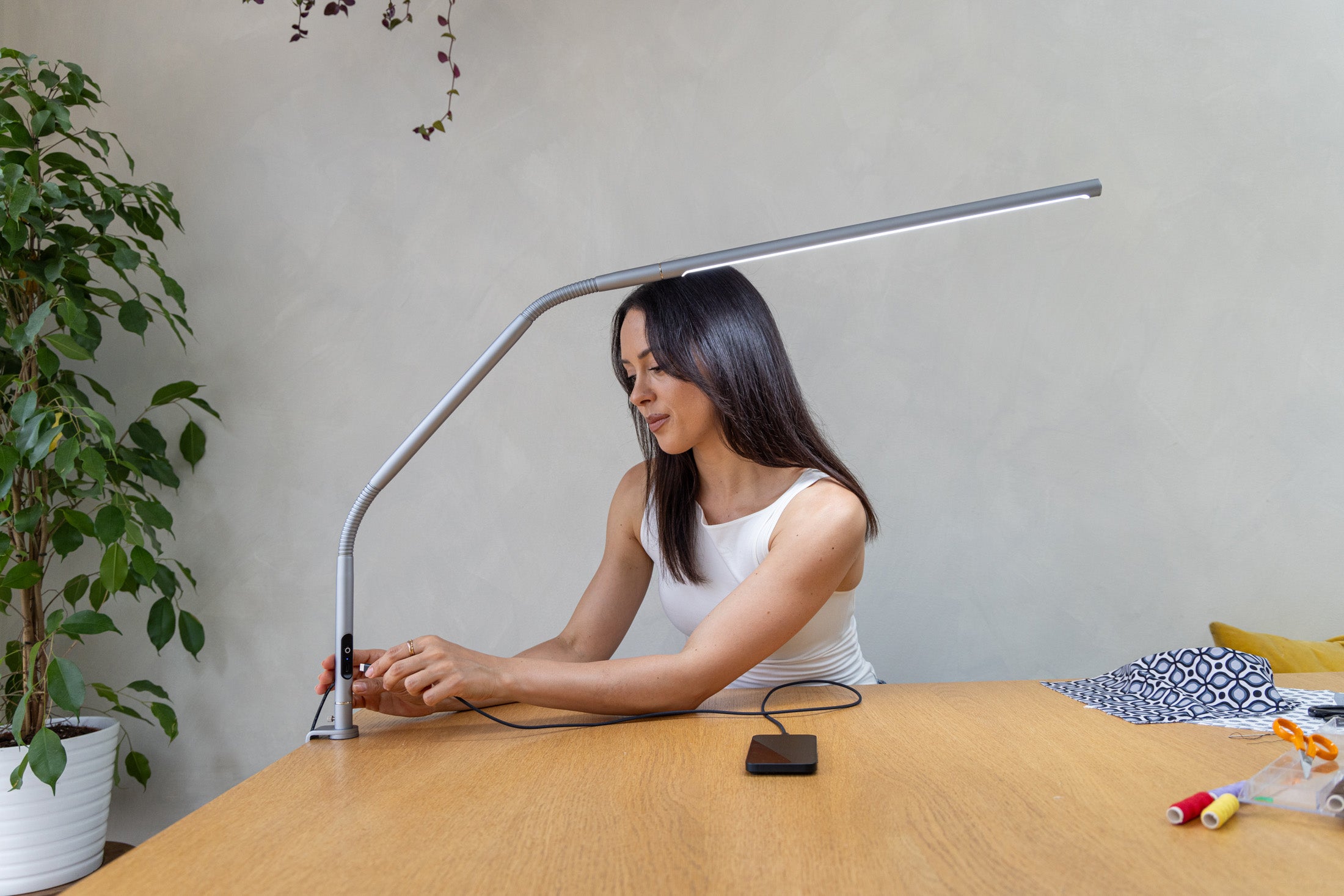 daylight-slimline-4-table-tischlampe-eisgrau-tageslicht image 5