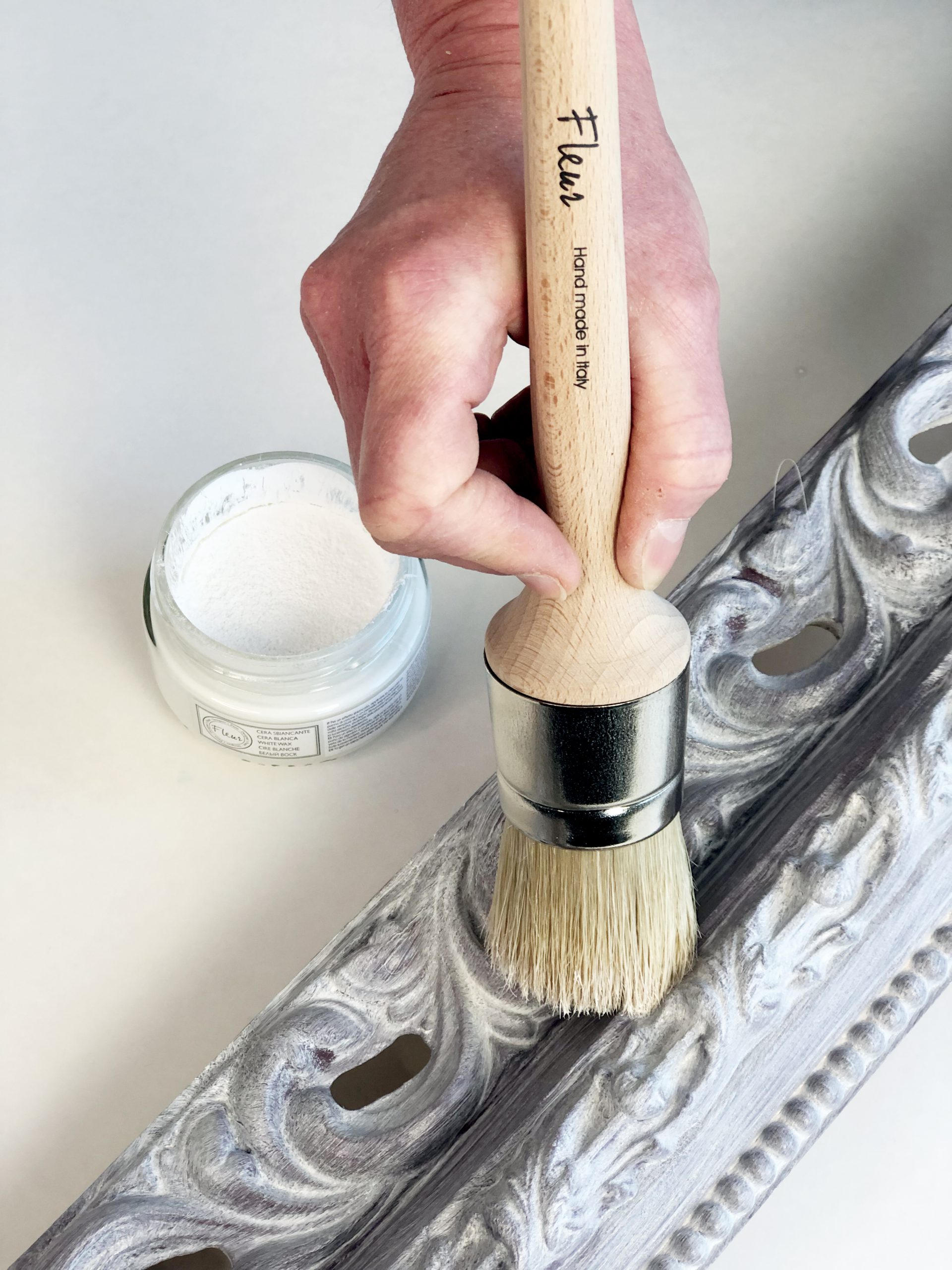 fleur-varnishes-and-waxes-cera-sbiancante-m-belwachs-wei image 2