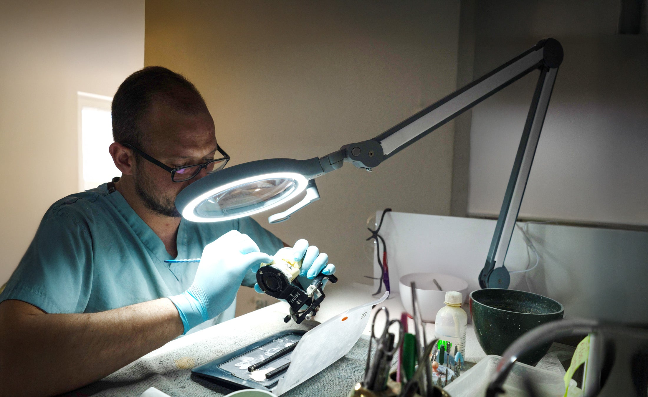 daylight-magnifiers-iq-lupenleuchte-3-dioptrien-118cm-arm image 4