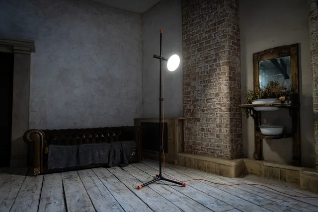 daylight-artist-studio-2-tischlampe-led-tageslicht-dimmbar image 1