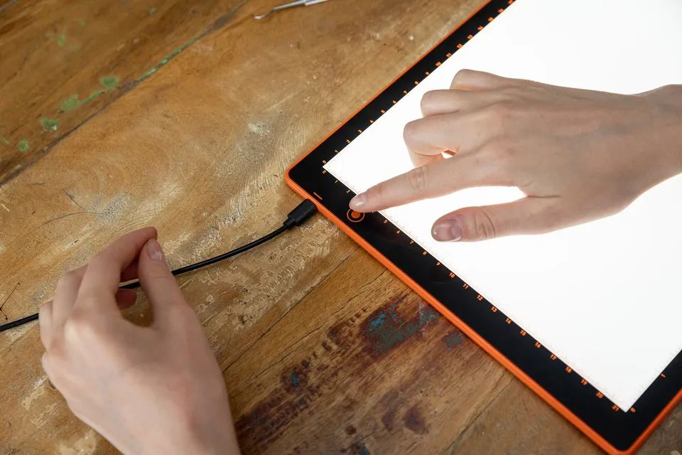 daylight-wafer-1-lightpad-a4-leuchtplatte-led-dimmbar image 1