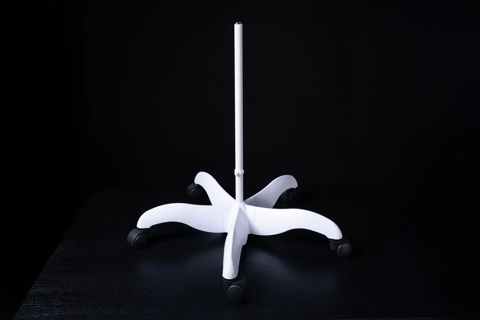 daylight-omega-7-lupenlampe-mit-bodenstativ-bundle image 1