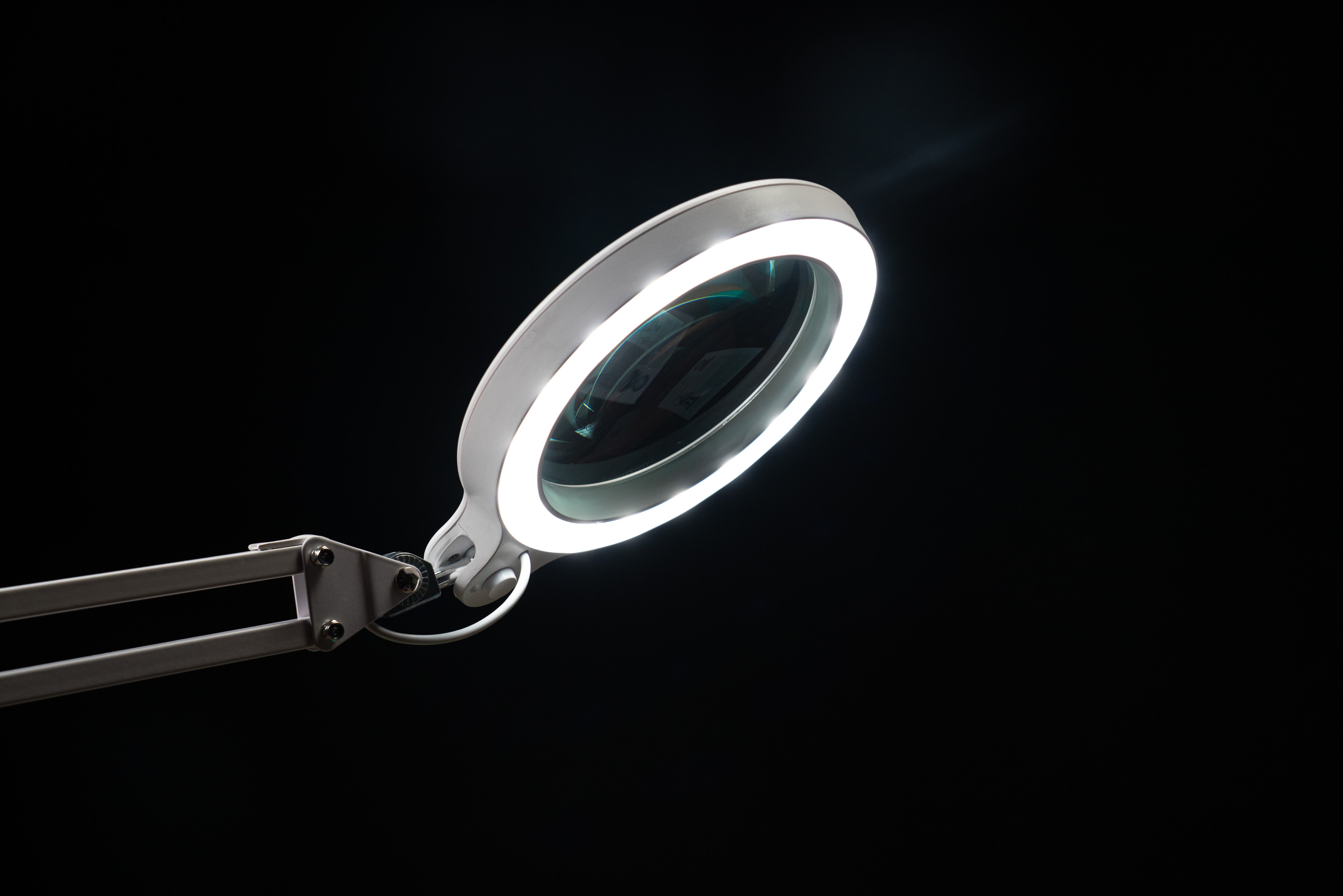 daylight-mag-s-lupenleuchte-bodenstativ-1-75x-tageslicht image 3