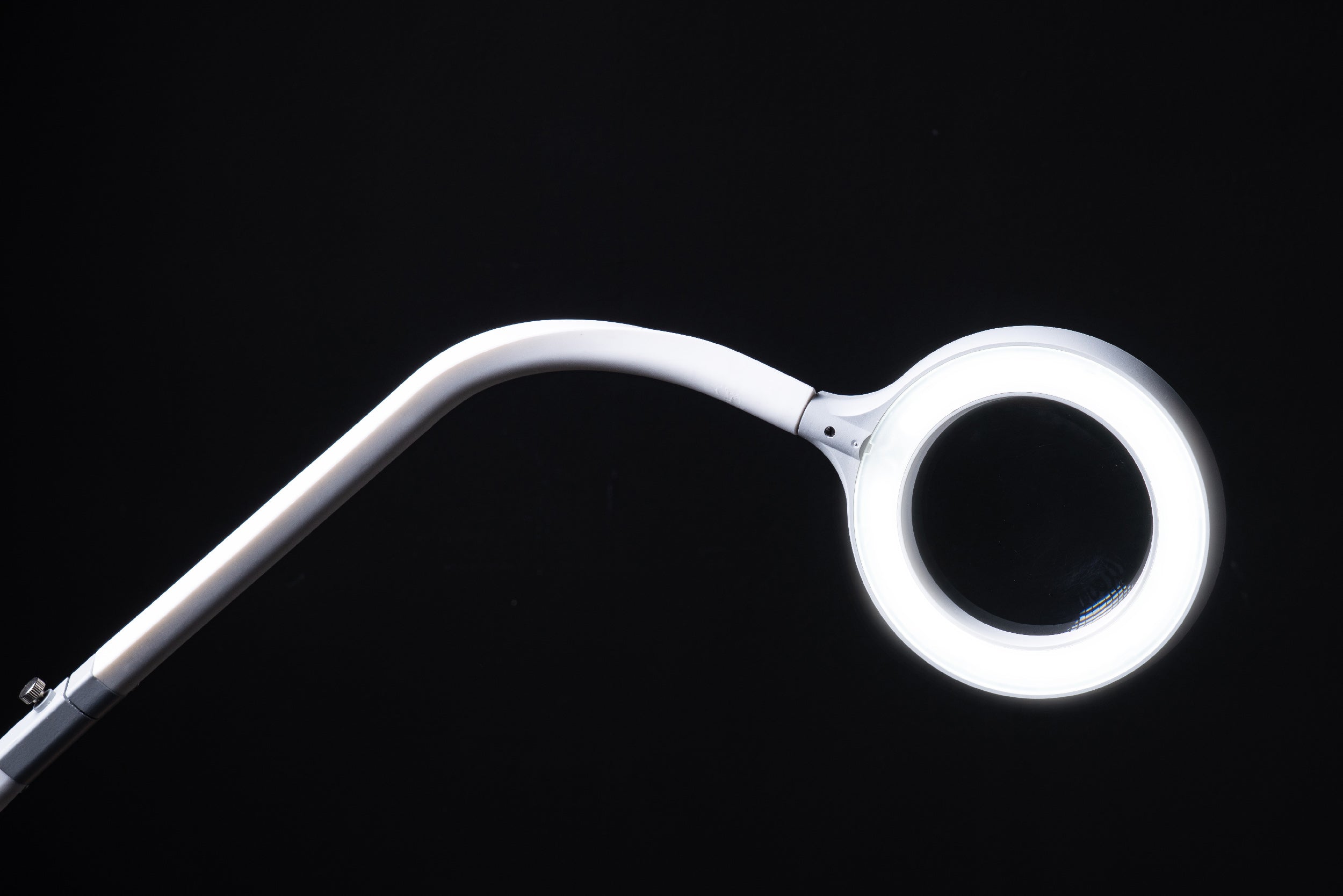 daylight-magnifiers-omega-3-5-lupenlampe-5-dioptrien image 3
