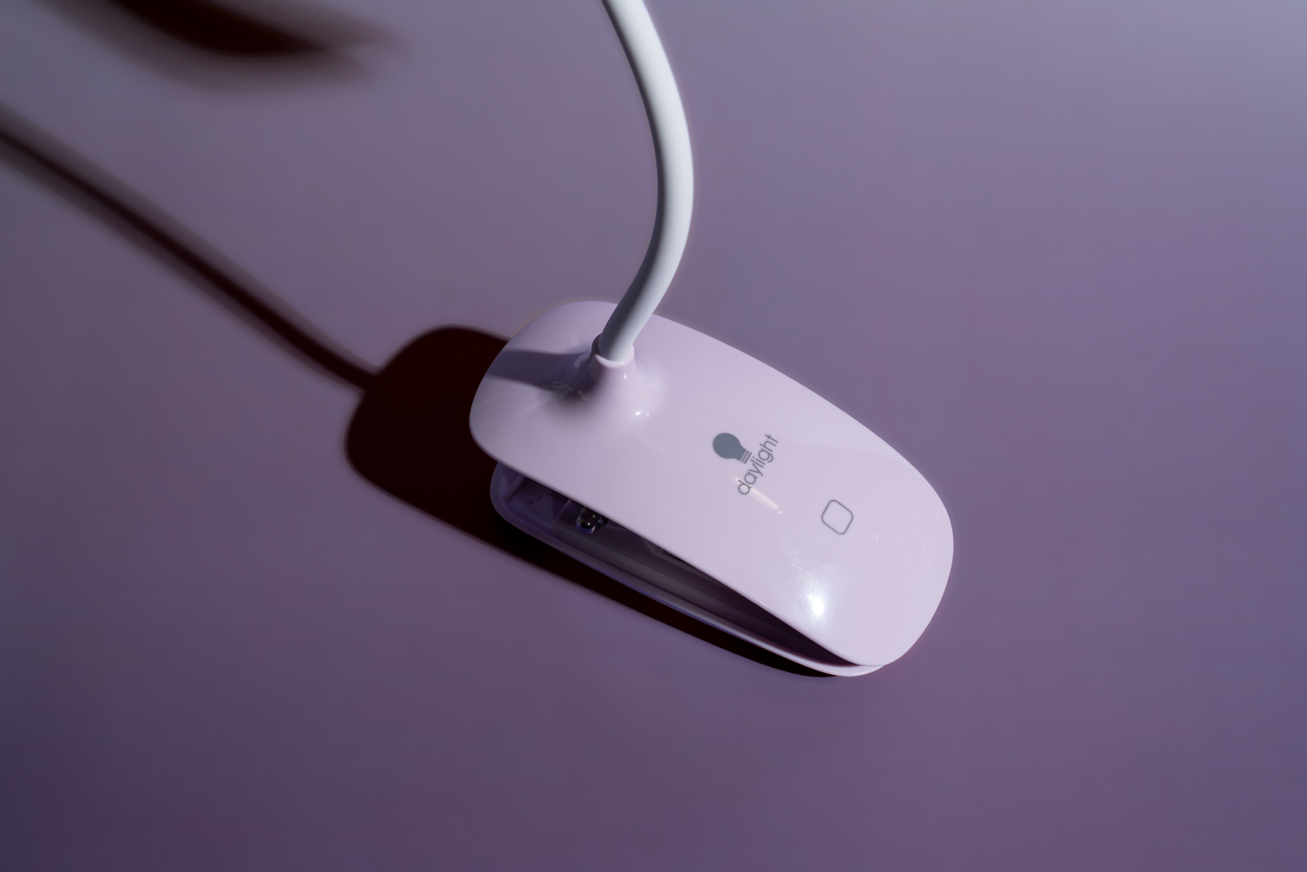 daylight-smart-clip-on-klemmleuchte-lilac-akku image 3
