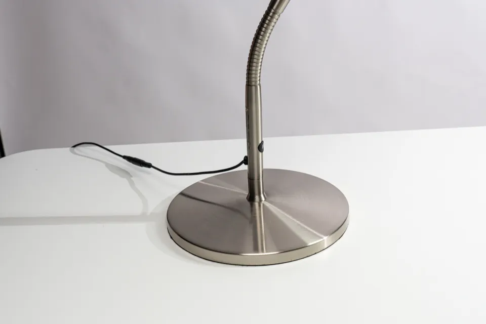 daylight-slimline-4-tischleuchte-bundle-mit-standfu image 1