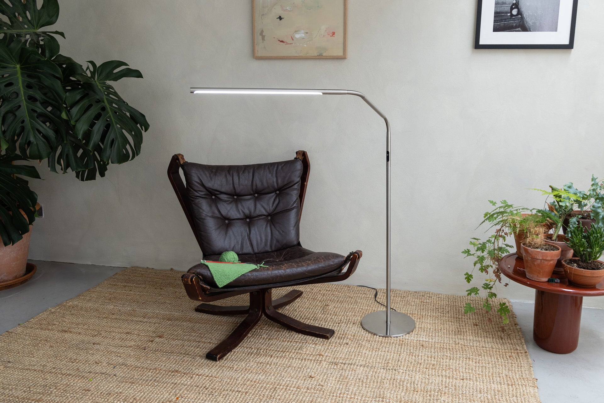 daylight-slimline-4-stehlampe-edelstahl-led-tageslicht image 1