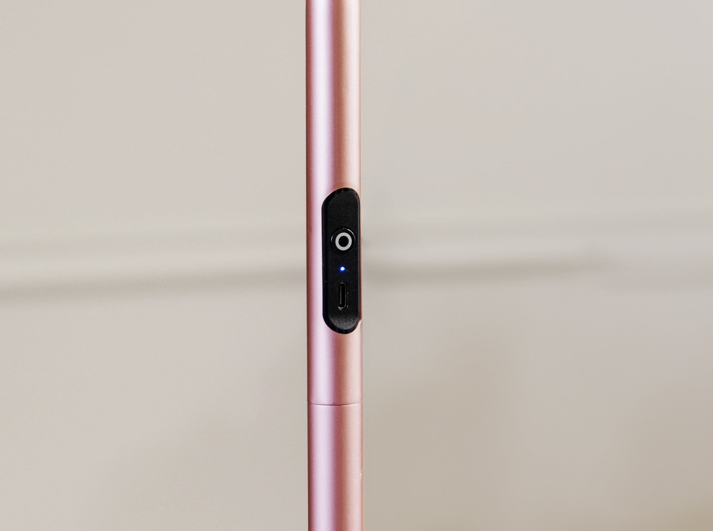 daylight-slimline-4-tischlampe-rose-gold-led-tageslicht image 3