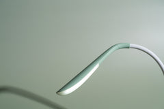 daylight-smart-clip-on-klemmlampe-salbeigr-n-akku image 3