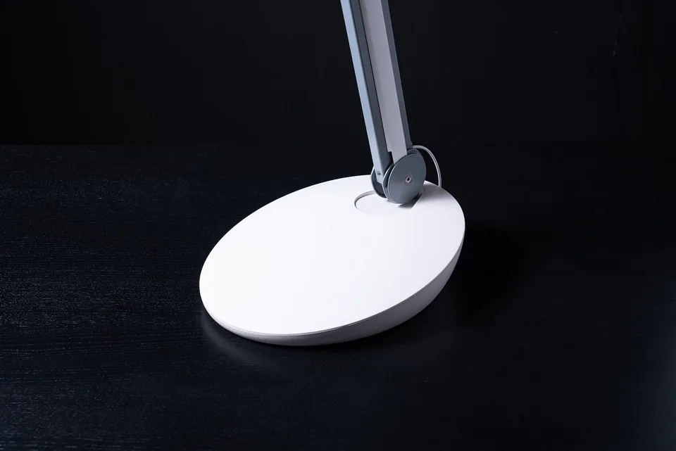 daylight-professional-tischfu-standfu-lupenleuchte image 1