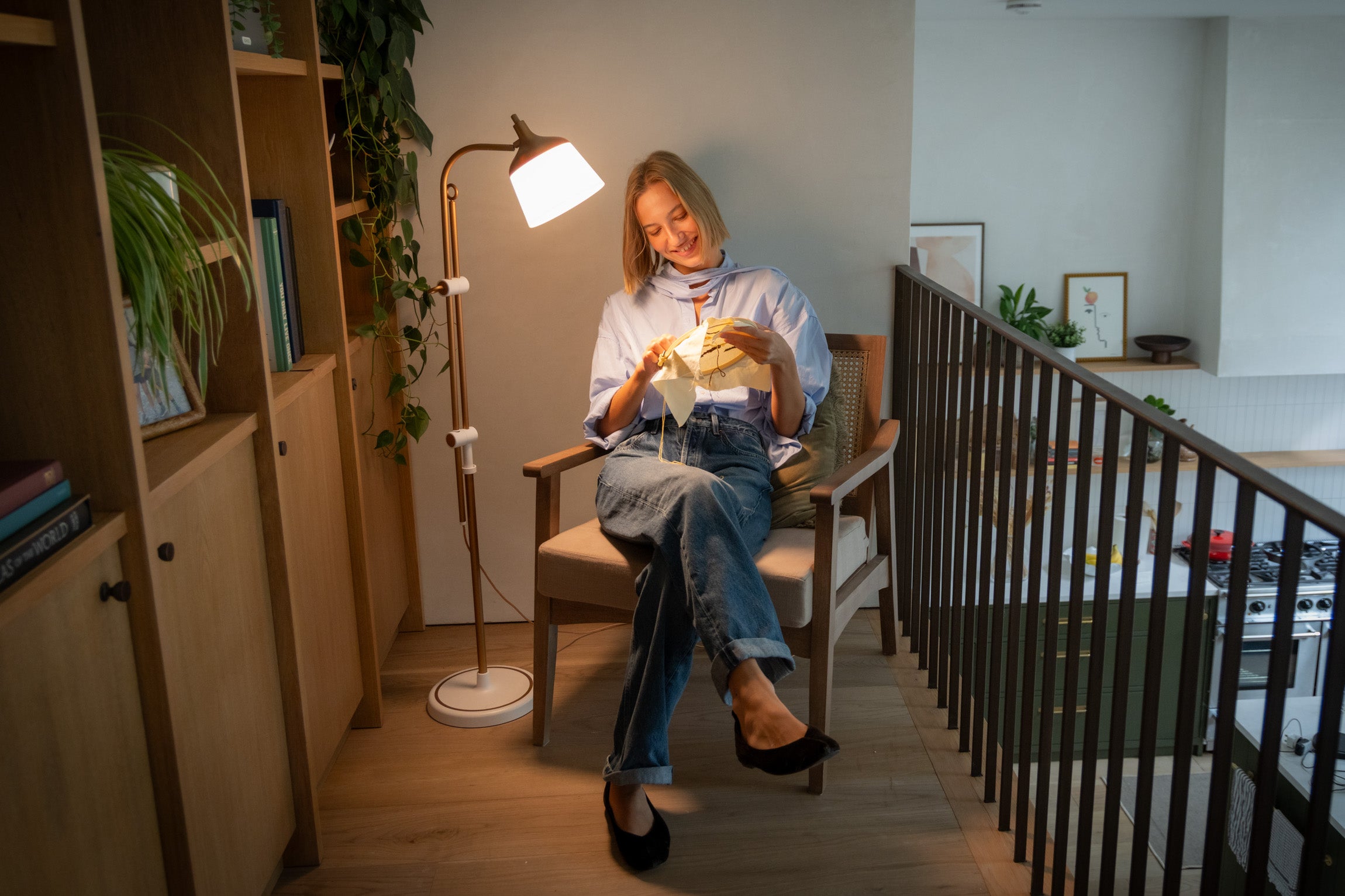 daylight-anita-stehleuchte-mit-lupe-tageslicht-dimmbar image 2