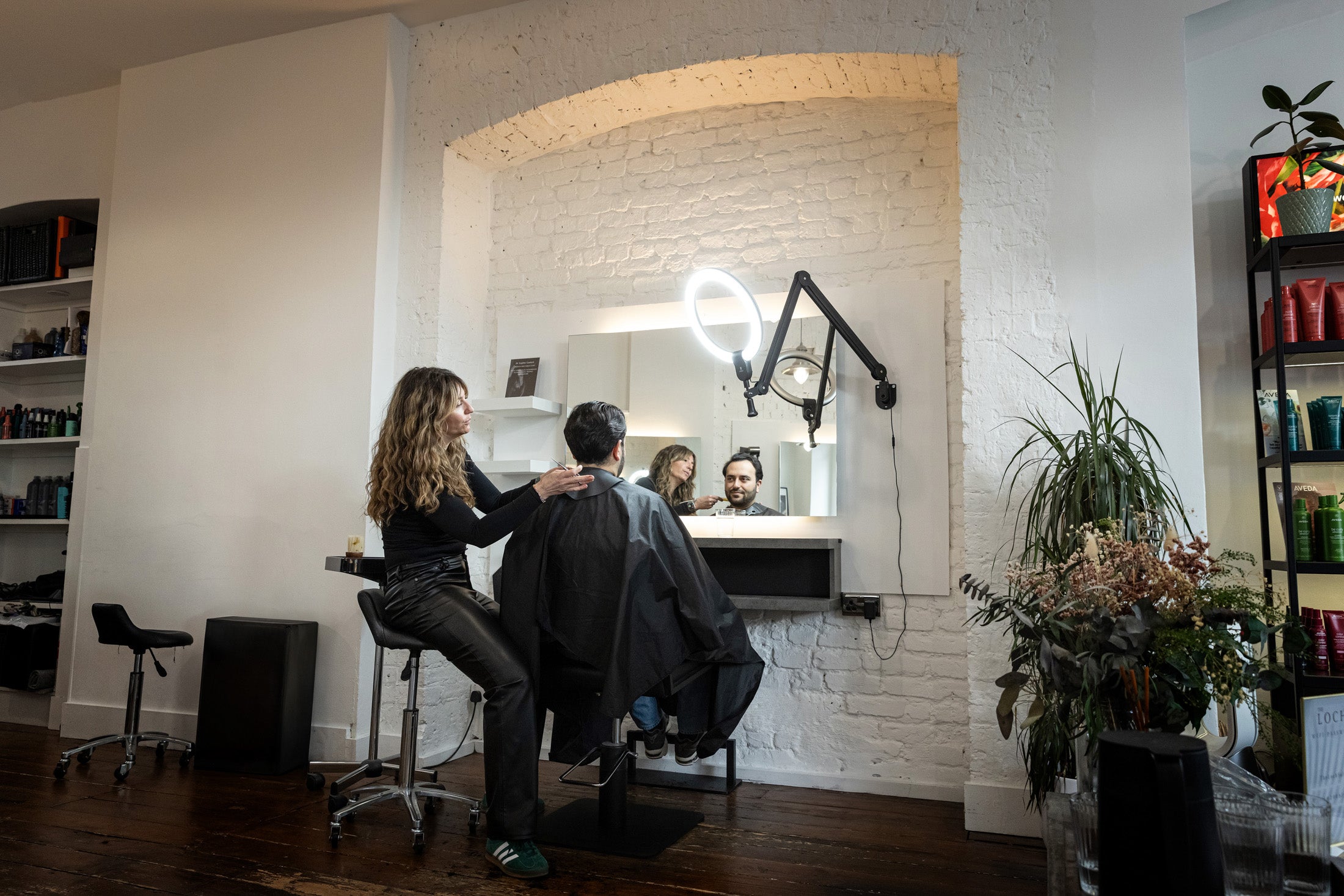 daylight-aura-on-arm-tischleuchte-ringleuchte-dimmbar image 3