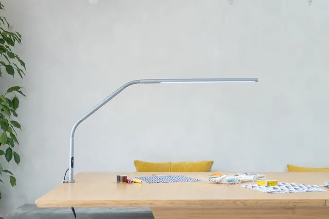 daylight-slimline-4-table-tischlampe-eisgrau-tageslicht image 1