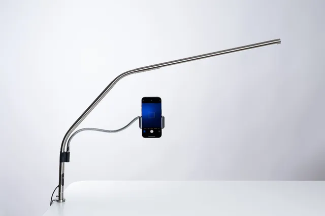daylight-slimline-4-tischlampe-eisgrau-handyhalter-bundle image 1