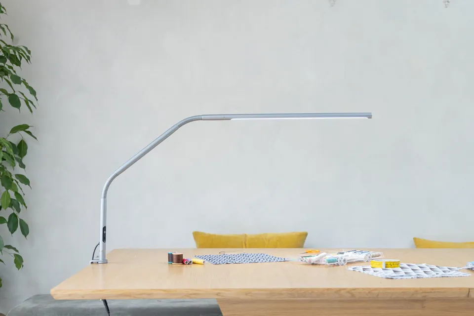 daylight-slimline-4-tischleuchte-ice-grey-95-cri-led image 1