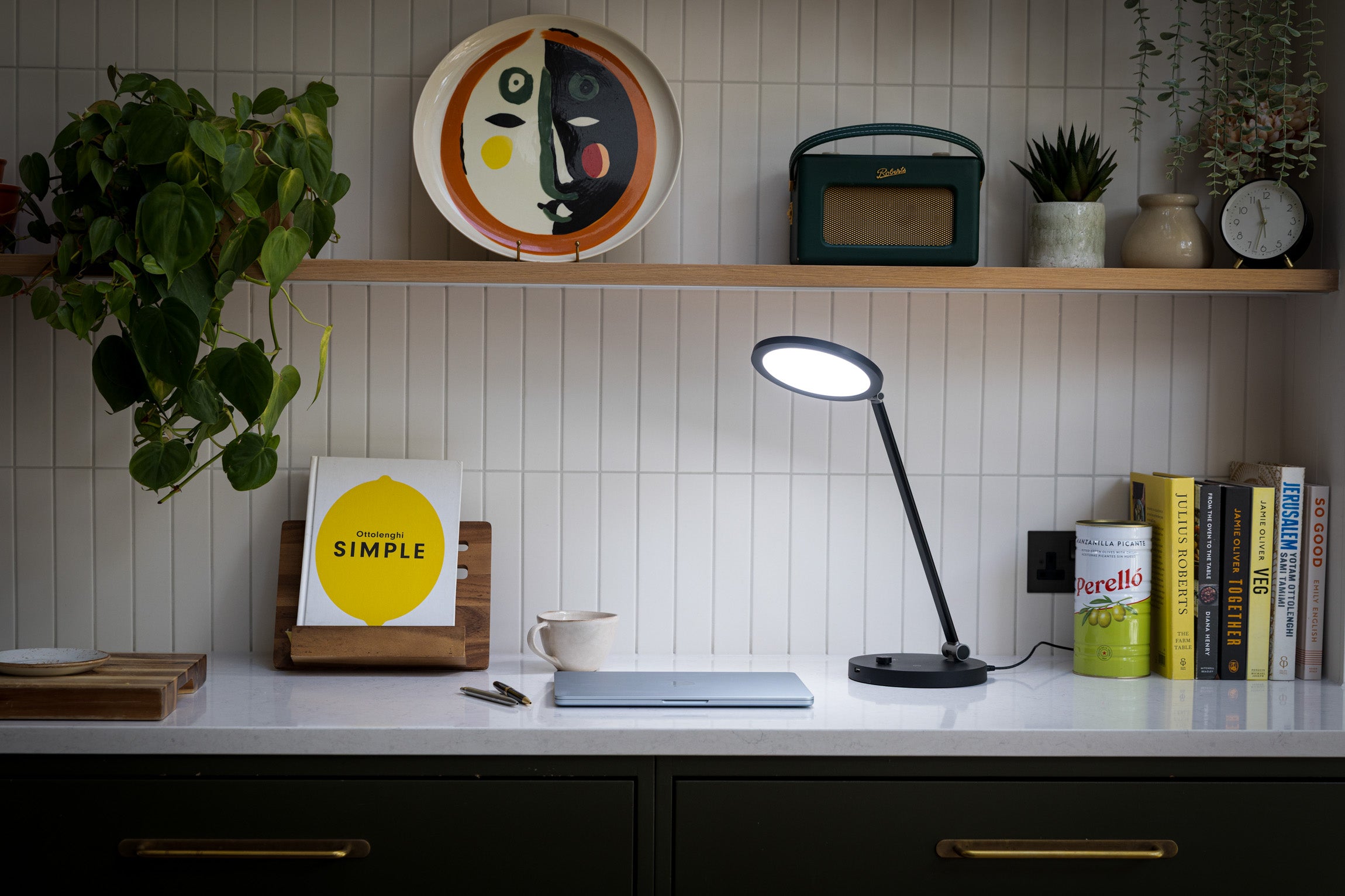 daylight-trisun-lichttherapielampe-tischlampe-mit-usb image 2